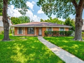 Building Photo - 2025 Cedar Valley Ln