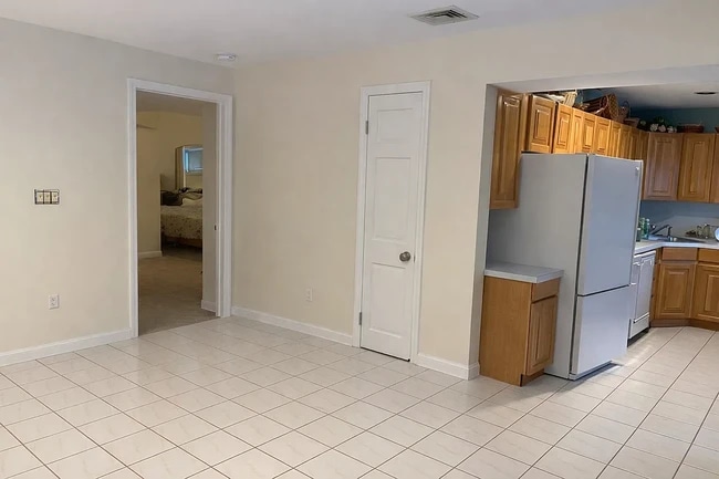 Building Photo - 2 Clam Shell Ln