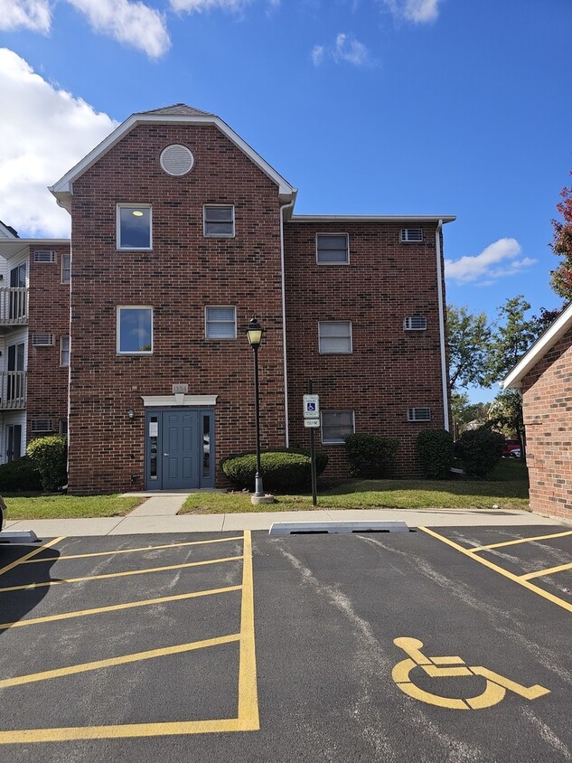 Primary Photo - 1354 Cunat Ct