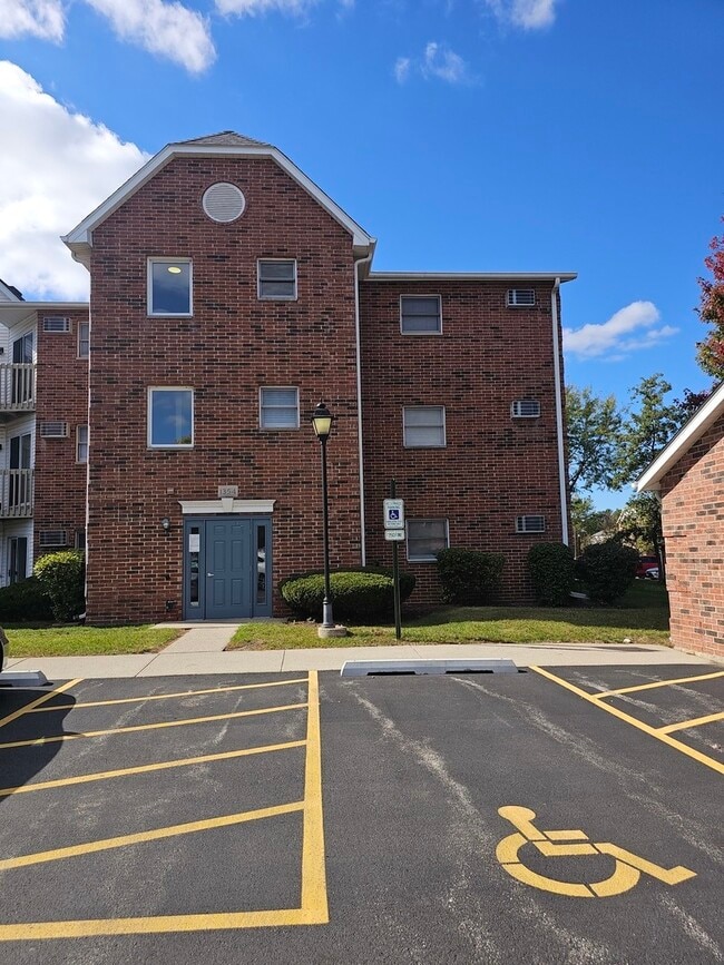 Building Photo - 1354 Cunat Ct