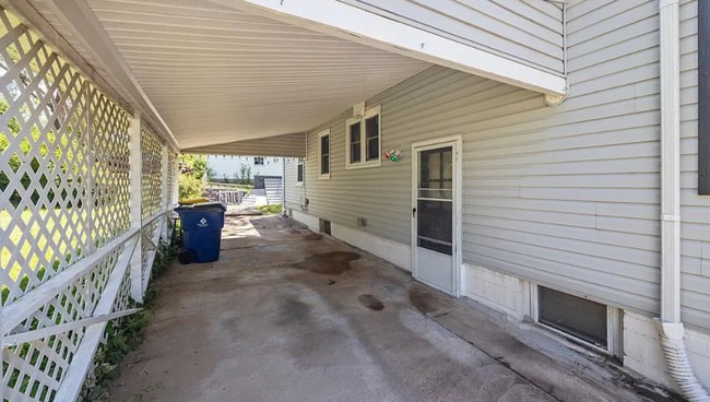 Building Photo - 35 St Sebastian Ln