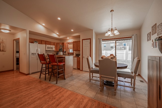 Building Photo - 807 Nebula St