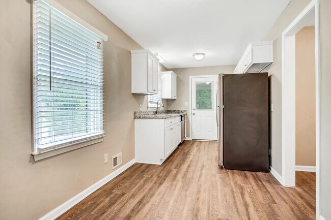 Foto del edificio - 6263 Green Acres Dr Sw