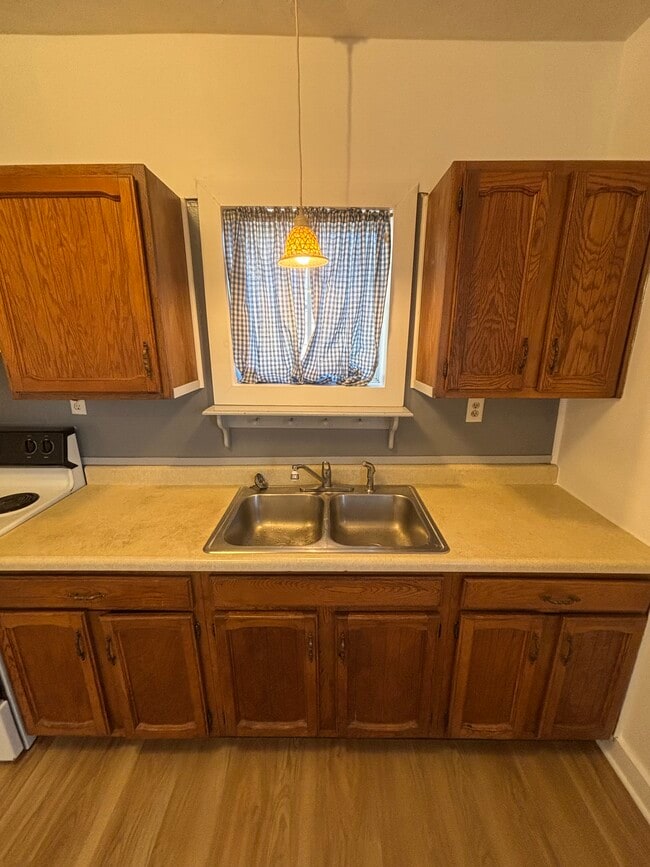 Building Photo - 340 N Franklin St