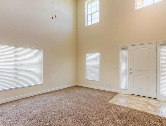 Building Photo - 1705 Southern Oak Loop