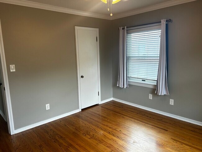 Foto del edificio - 2421 Clarendon Ave