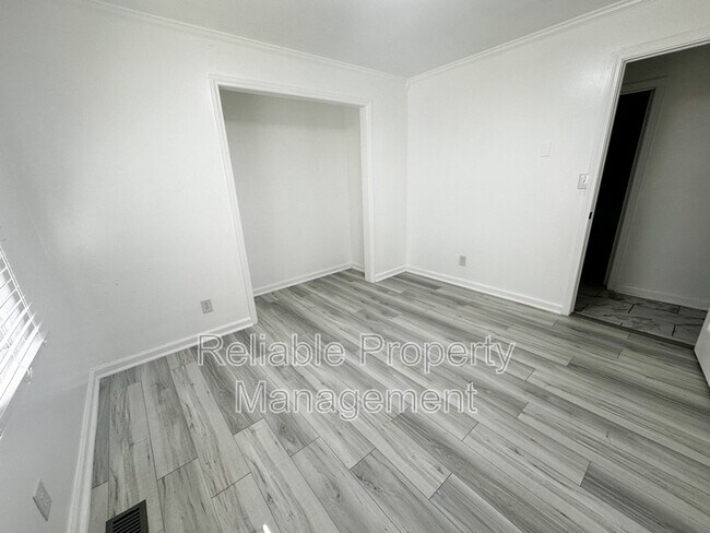 Foto del edificio - 511 Willow Dr