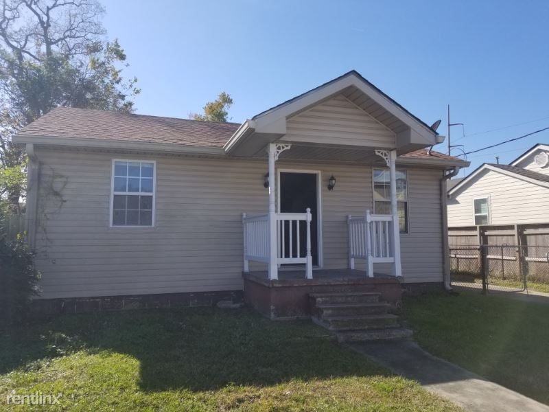 Primary Photo - 3 br, 2 bath House - 214 Oak PL