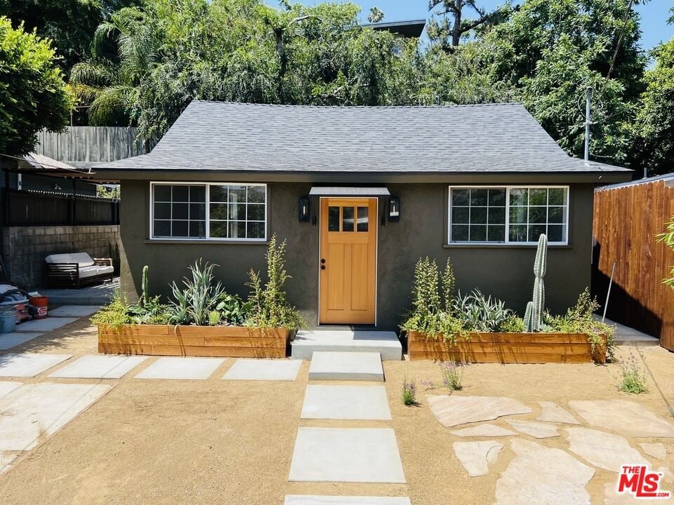 Primary Photo - 3815 Fernwood Ave