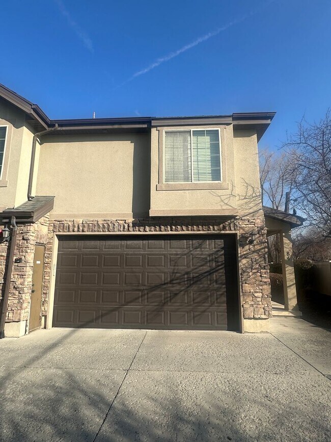 Building Photo - 84 E Saddle Villa Dr