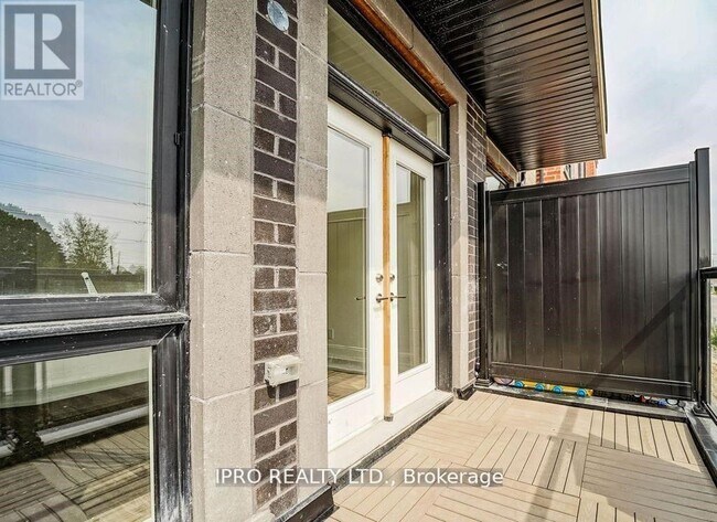 Photo du bâtiment - 12868-12868 Yonge St