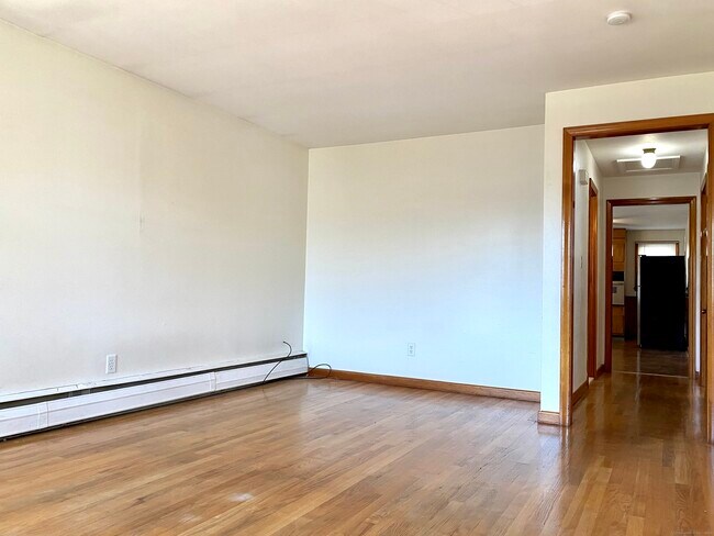 Building Photo - 106 Burke St