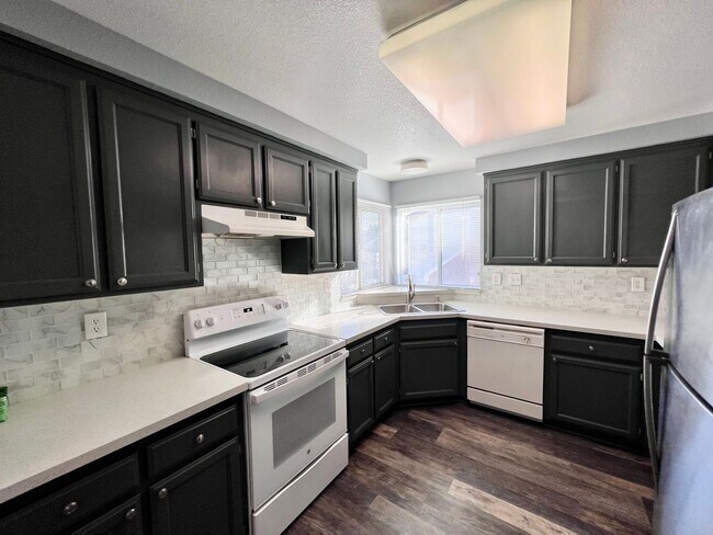 Building Photo - Beautifully updated 2 bedroom with garage ...