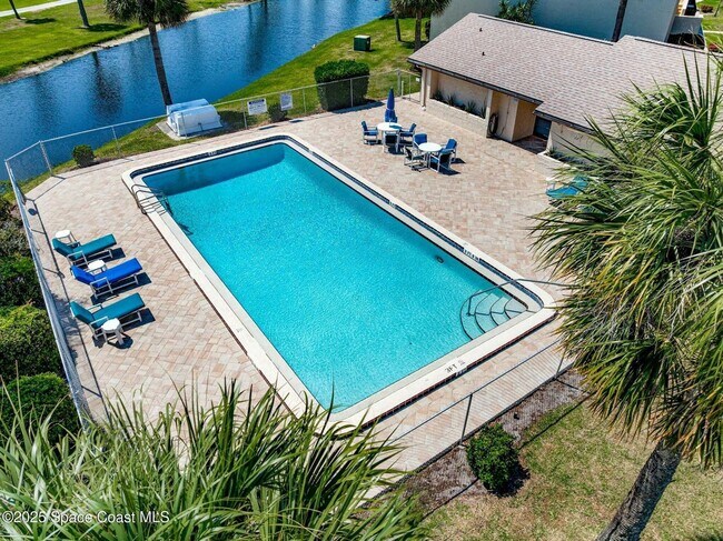 Foto del edificio - Adorable 2nd floor Condo with Community Po...