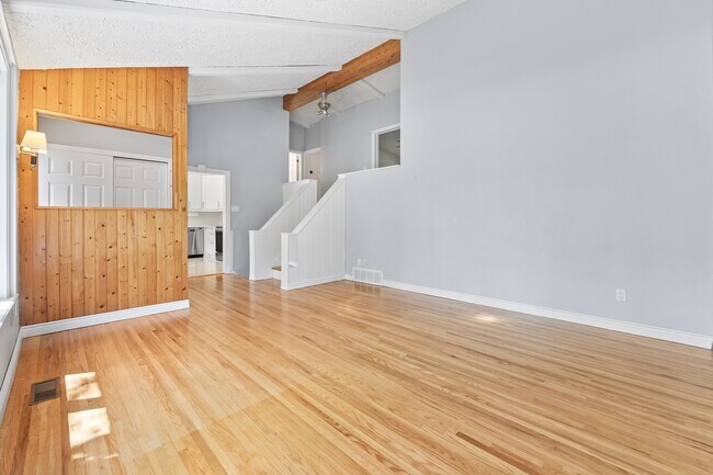 Photo du bâtiment - 1293 Lewisham Dr