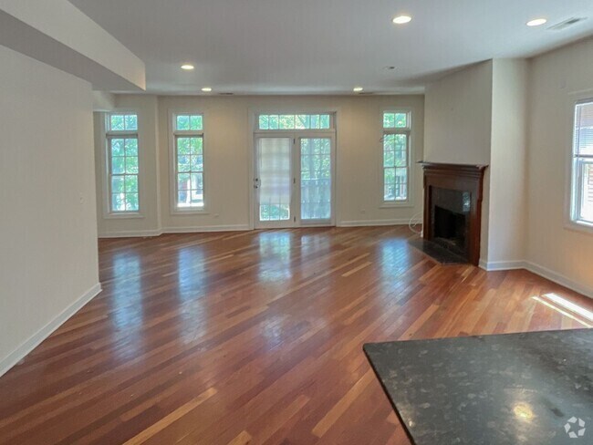 Building Photo - 3110 N Racine Ave