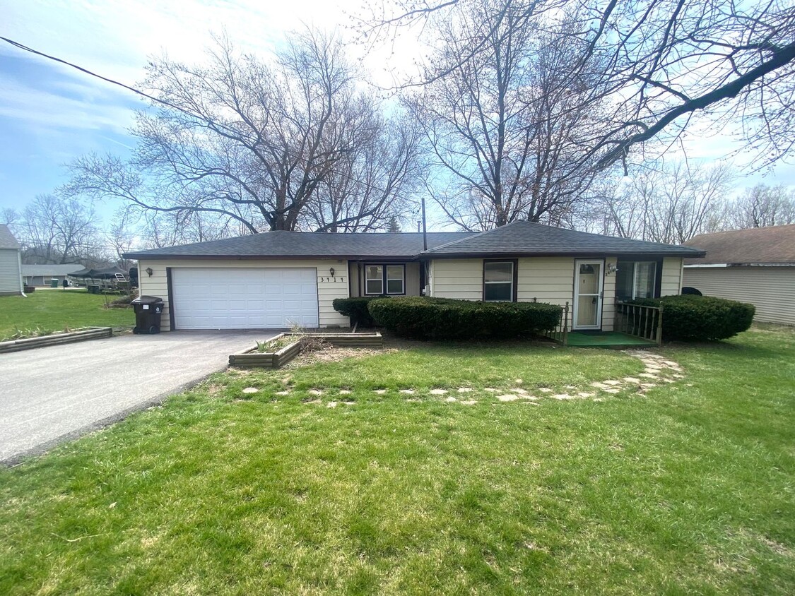 Primary Photo - 3 Bedroom, 1 Bath Home in Peoria!