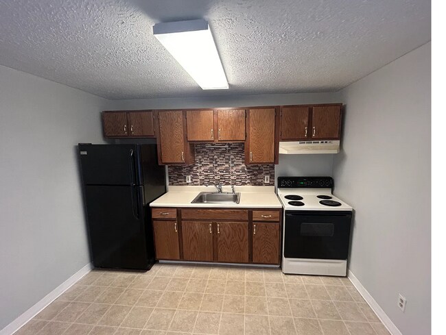 Foto del edificio - 535 Calef Rd