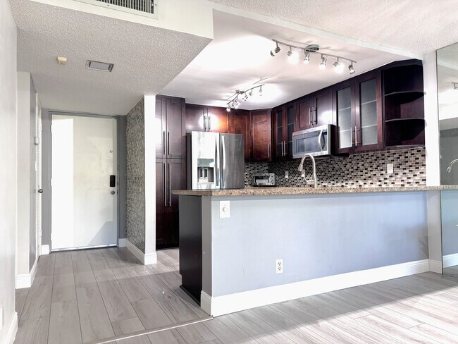 Building Photo - 2311 S Cypress Bend Dr