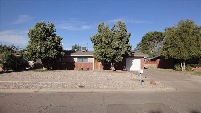 Building Photo - 4517 Bobolink Way