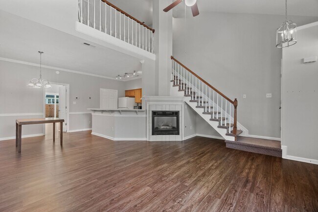 Building Photo - Open floor plan with 2 primary suites. Ava...