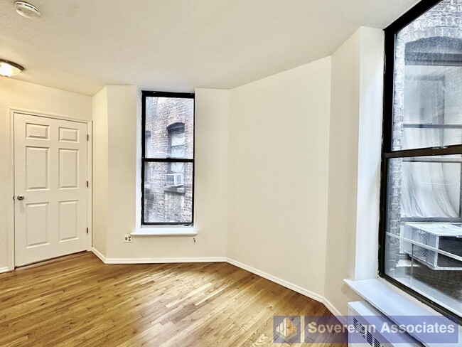 Building Photo - 953 Amsterdam Ave
