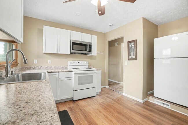 Building Photo - Modern Comfort meets Convenience - 3BR/2BA Duplex
