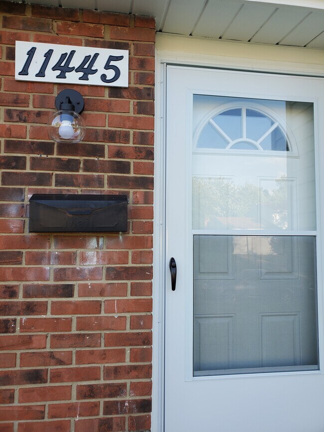 Building Photo - 11445 Kentbrook Ct