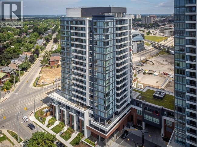 Building Photo - 5 Wellington St S