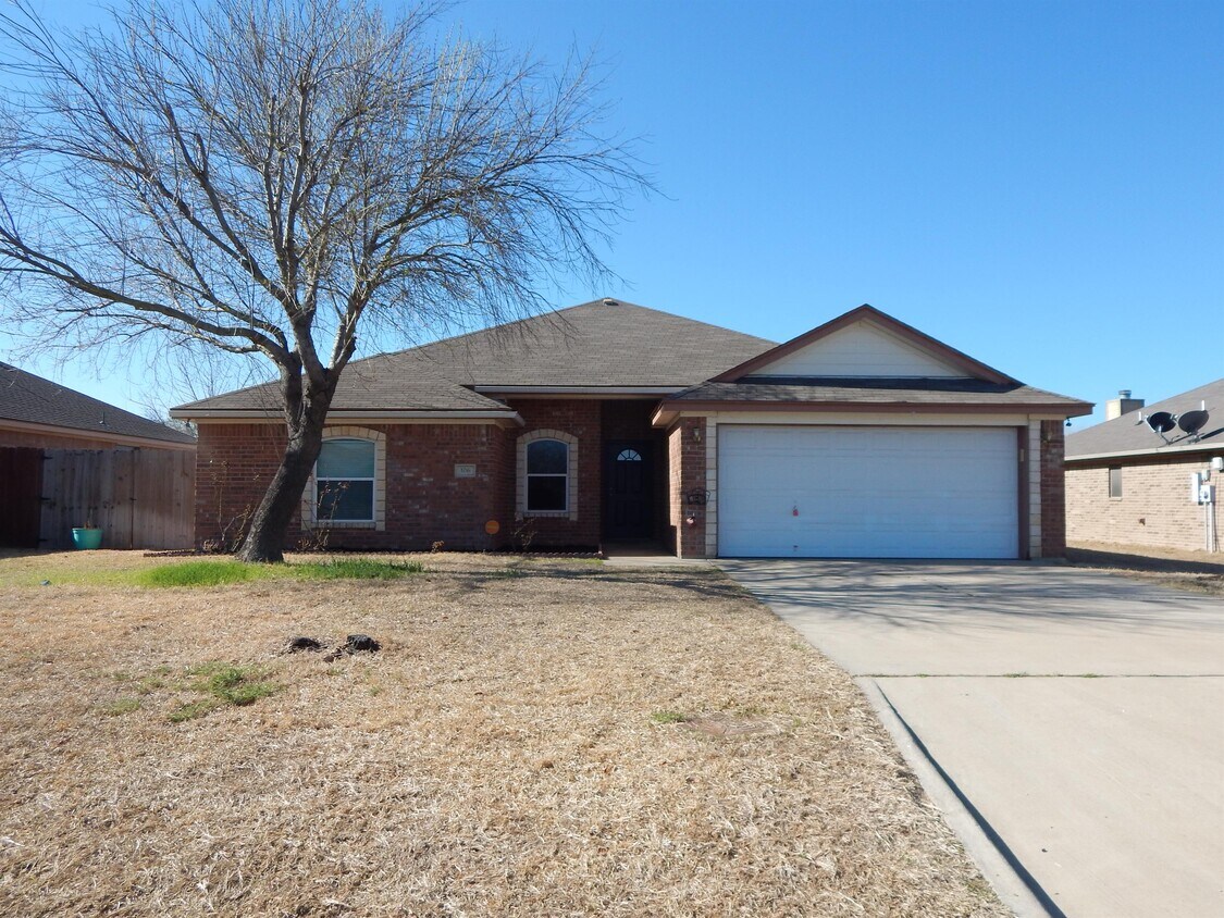 Primary Photo - 106 Cedar Ridge Dr