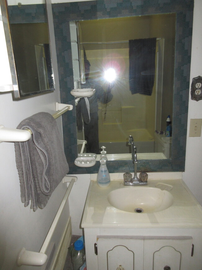 Photo du bâtiment - 8920 180 St NW