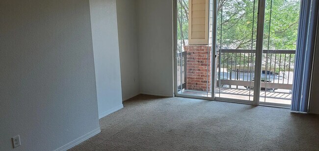 Foto del edificio - 2450 Windrow Dr