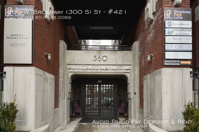 Building Photo - 360 Broadway