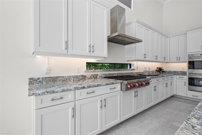 Building Photo - 5 br, 5.5 bath House - 2630 NW 69th St