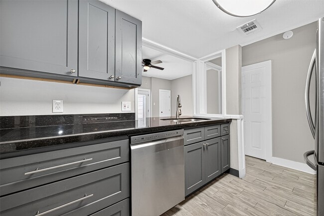 Building Photo - 830 Threadneedle St