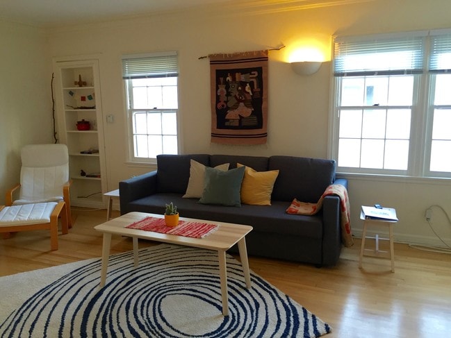 Building Photo - 10327 1/4 Ashton Ave