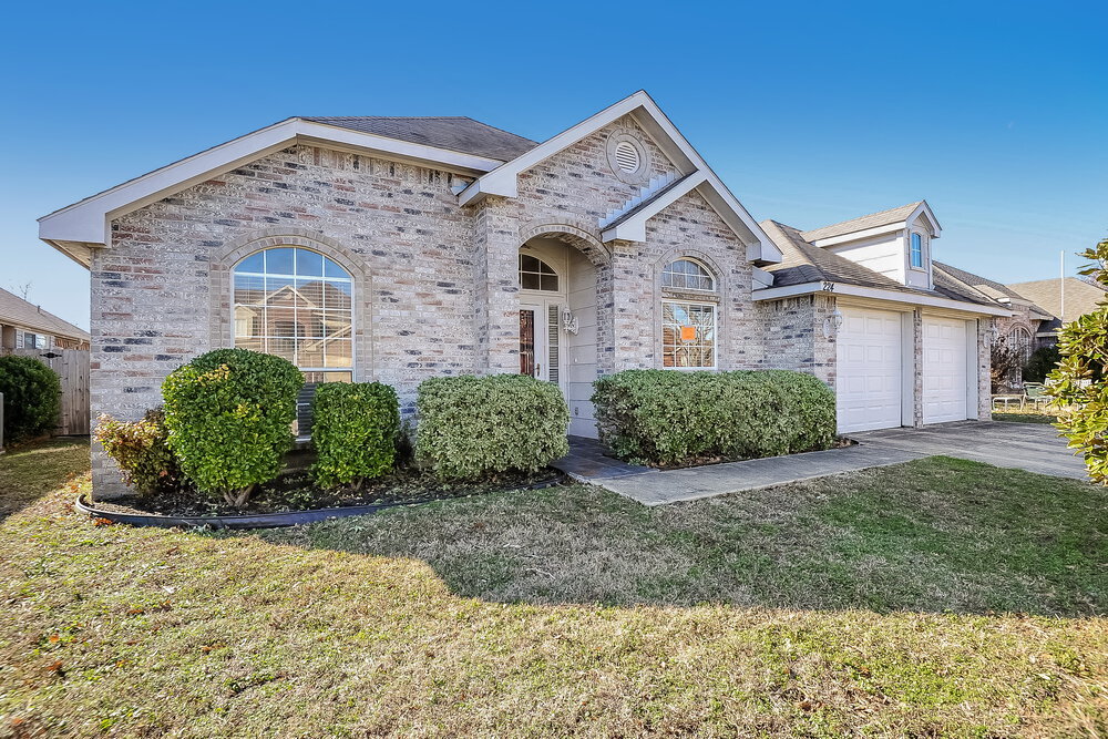 Primary Photo - 224 Glen Meadow Dr