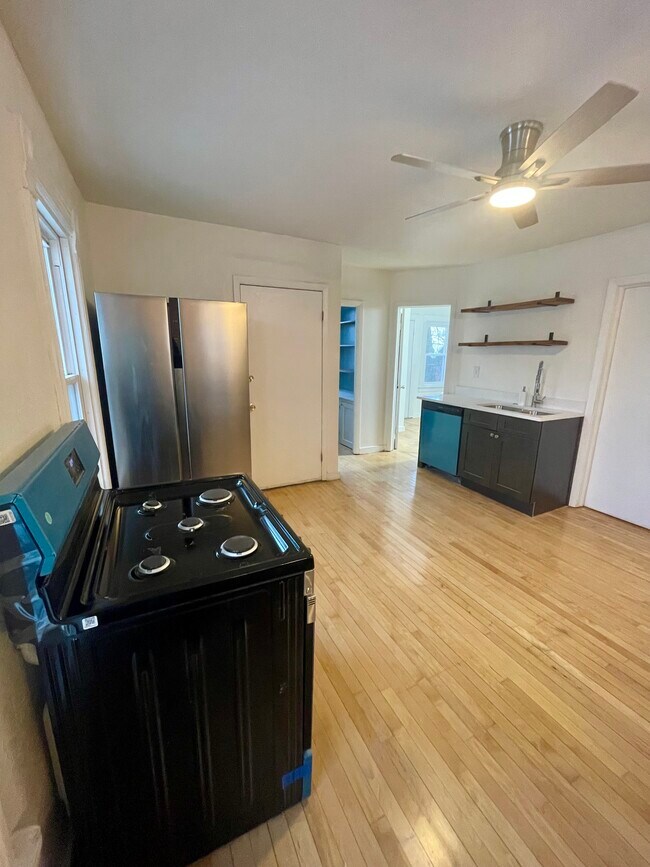 Foto del edificio - 439-441 E Dover St