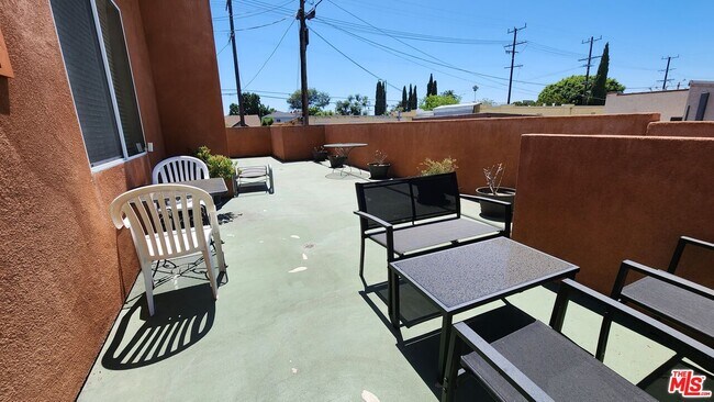 Foto del edificio - 1307 Alexandria Ave