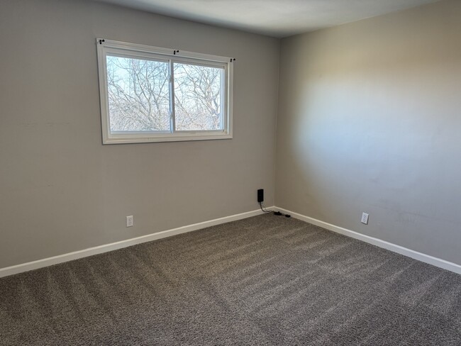 Building Photo - 3240 Heatherton Dr