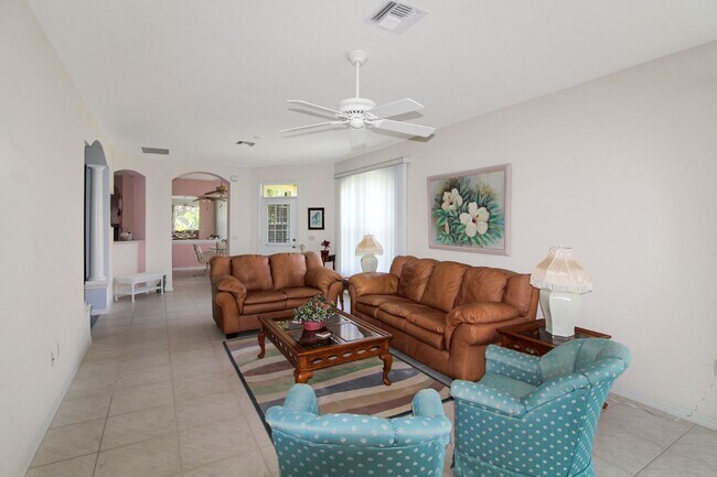 Building Photo - 1863 San Trovaso Way