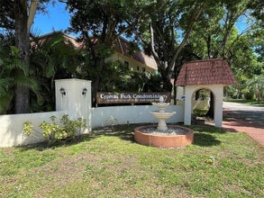 Building Photo - 134 S Cypress Rd