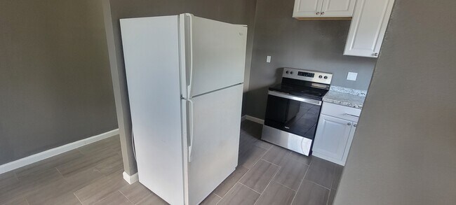 Foto del edificio - 2713 Lenway St