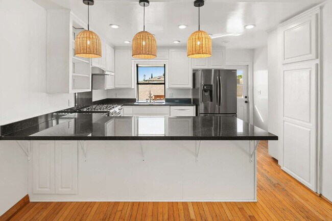 Building Photo - "Charming Coastal Retreat: 3-Bedroom Sanctuary on Agate Street, San Diego"