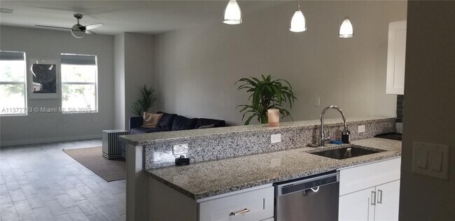 Foto del edificio - 305 Foster Rd