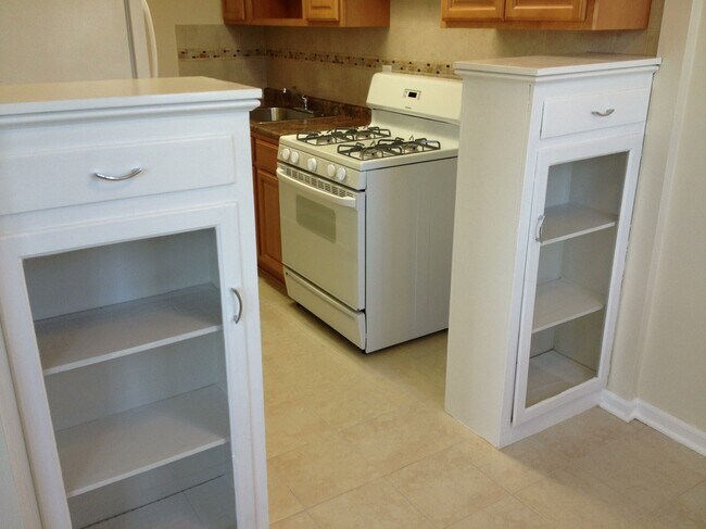 Kitchen - 8300 Gilbert St