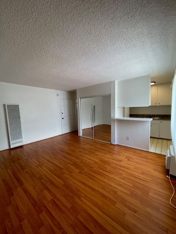 Foto del edificio - 1260 Beachwood Dr