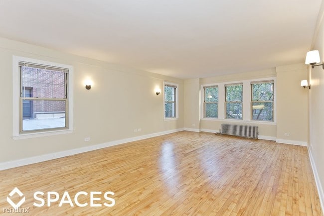 Building Photo - 525 W Cornelia Ave