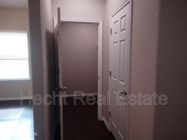Building Photo - 1519 Lucille St