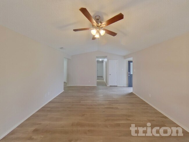 Foto del edificio - 133 Brockway Dr